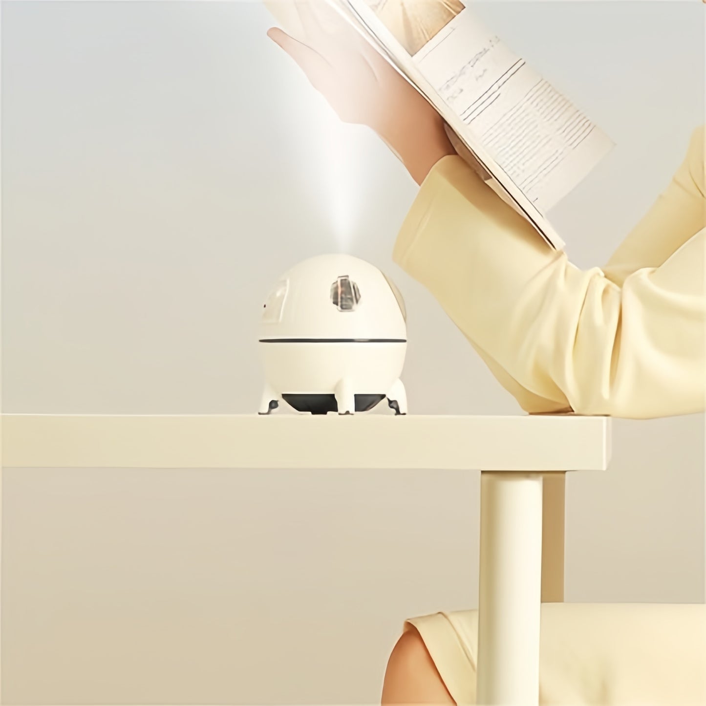 Creative Astronaut Humidifier with Space Capsule Design - Style and Comfort Combined