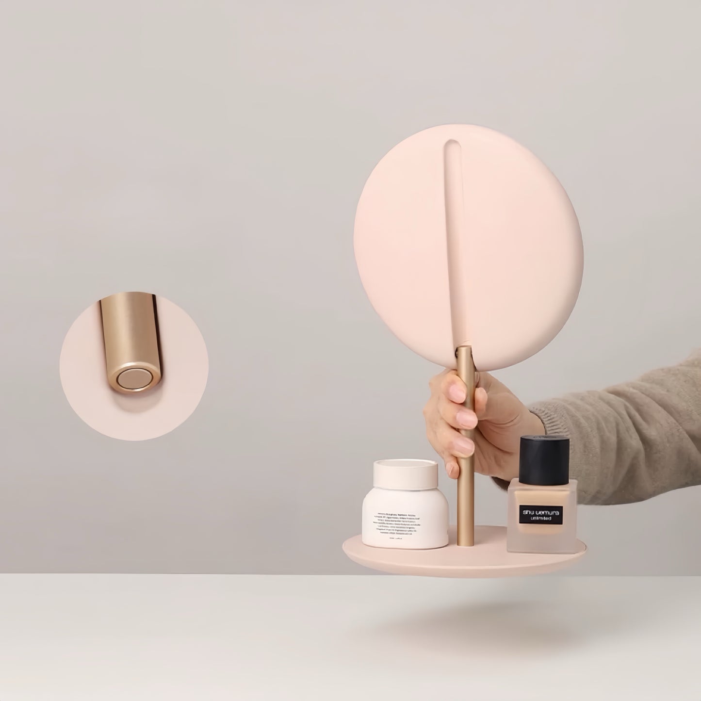 Upgrade your routine with the Foldable LED Vanity Mirror – portable, rechargeable, daylight 97% CRI lighting, stepless dimming & travel lock design.