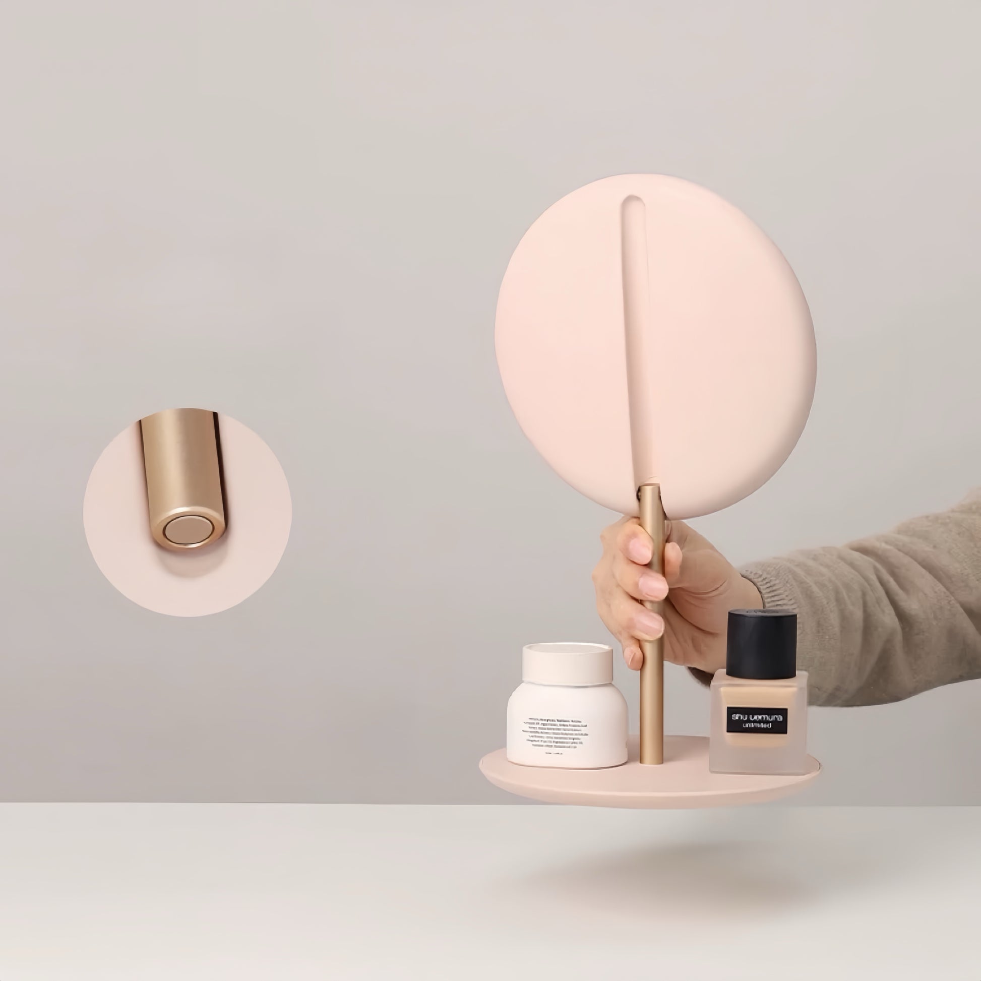Upgrade your routine with the Foldable LED Vanity Mirror – portable, rechargeable, daylight 97% CRI lighting, stepless dimming & travel lock design.