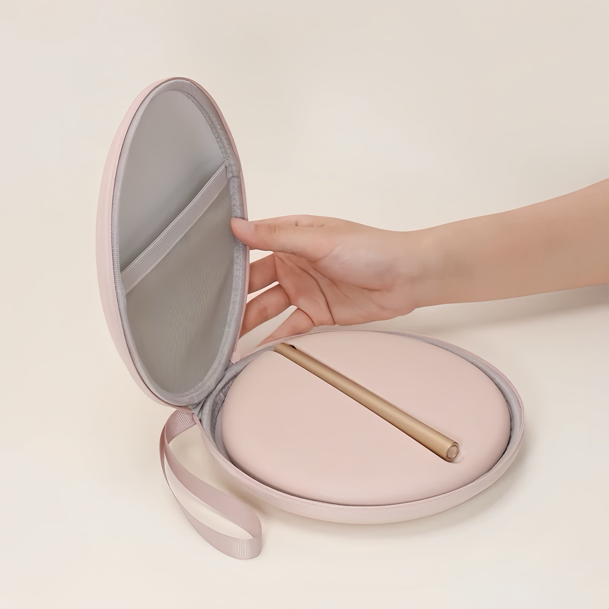 Upgrade your routine with the Foldable LED Vanity Mirror – portable, rechargeable, daylight 97% CRI lighting, stepless dimming & travel lock design.
