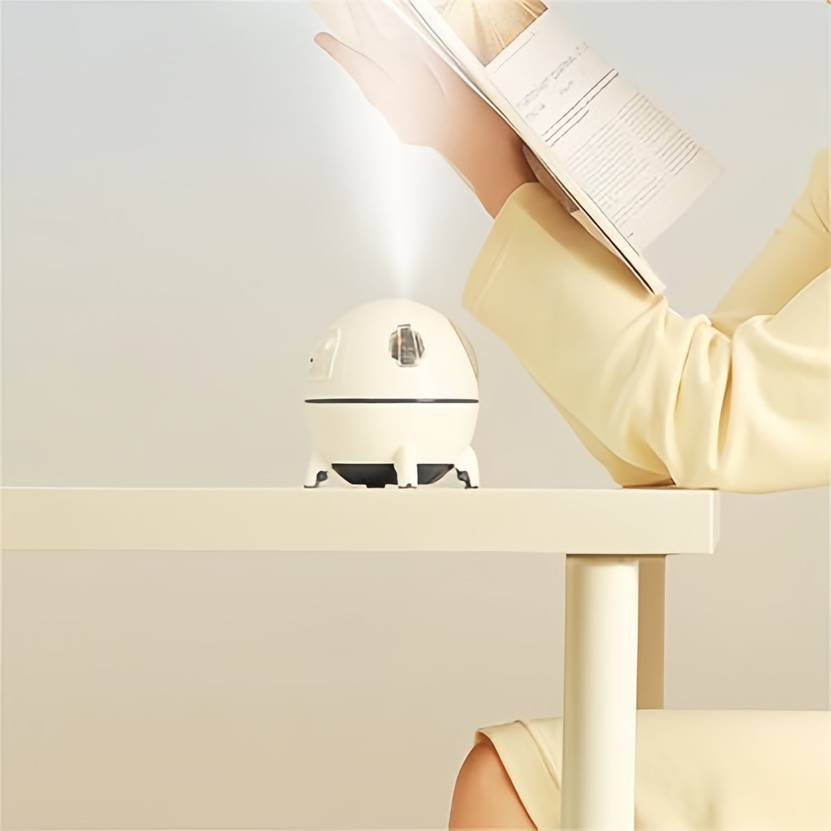 Creative Astronaut Humidifier with Space Capsule Design - Style and Comfort Combined