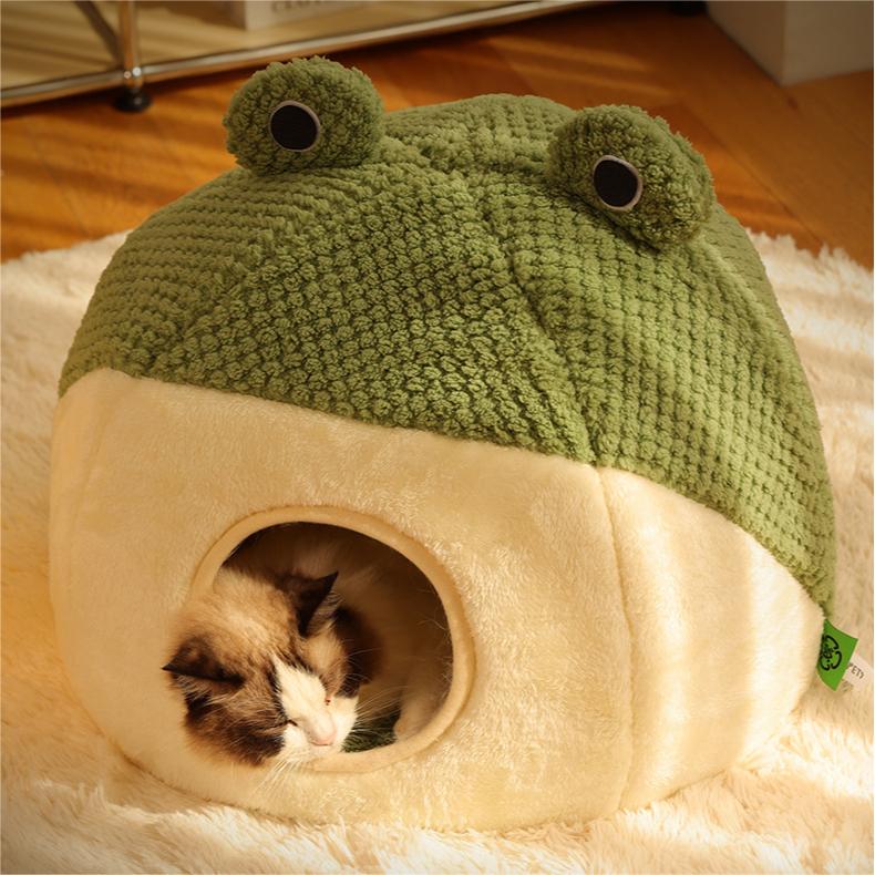 Cozy Green Frog Series Pet Bed - Winter Warmth for Cats and Dogs